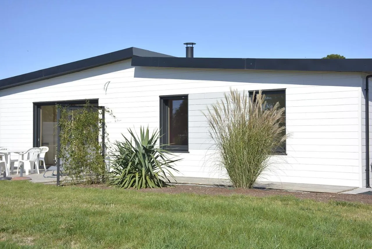 Holiday home Maison Bord De Mer Avec Jacuzzi Nevez